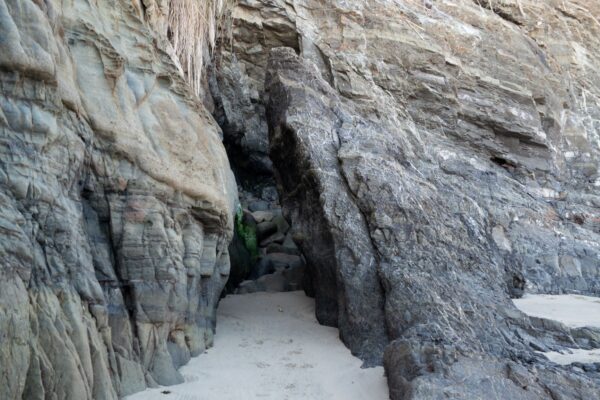 Cooks Beach rocky cave_Ethan Applegarth_2